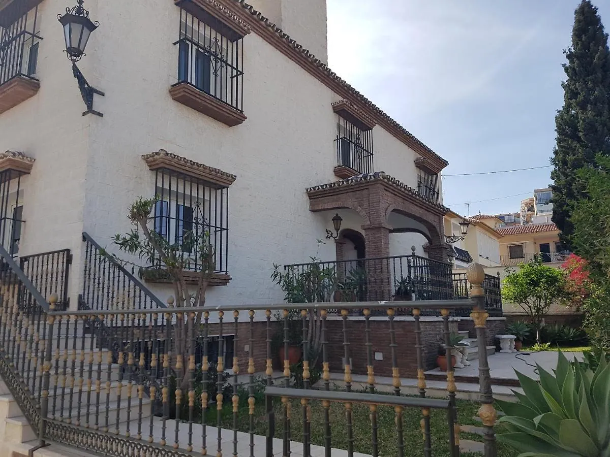בנאלמדנה Espectacular Villa Puerto Marina Playa