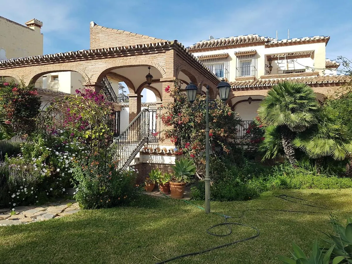 בנאלמדנה Espectacular Villa Puerto Marina Playa 0*,  ספרד