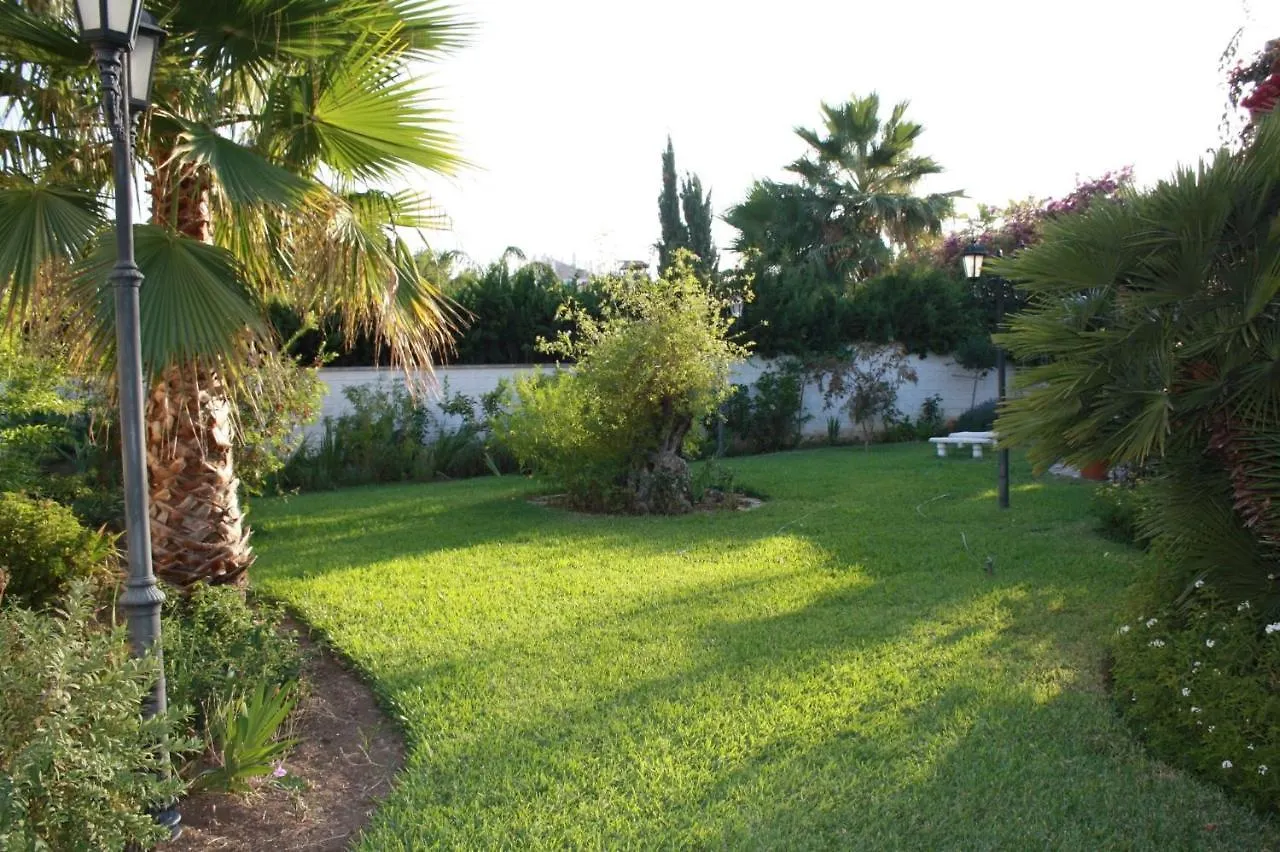 בנאלמדנה Espectacular Villa Puerto Marina Playa 0*,