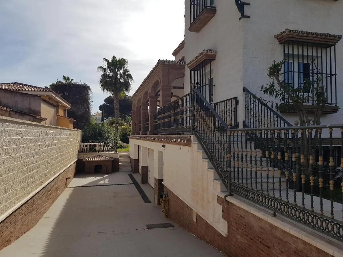 בנאלמדנה Espectacular Villa Puerto Marina Playa ספרד