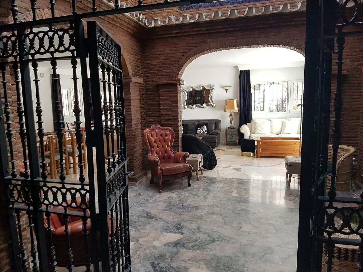 בנאלמדנה Espectacular Villa Puerto Marina Playa