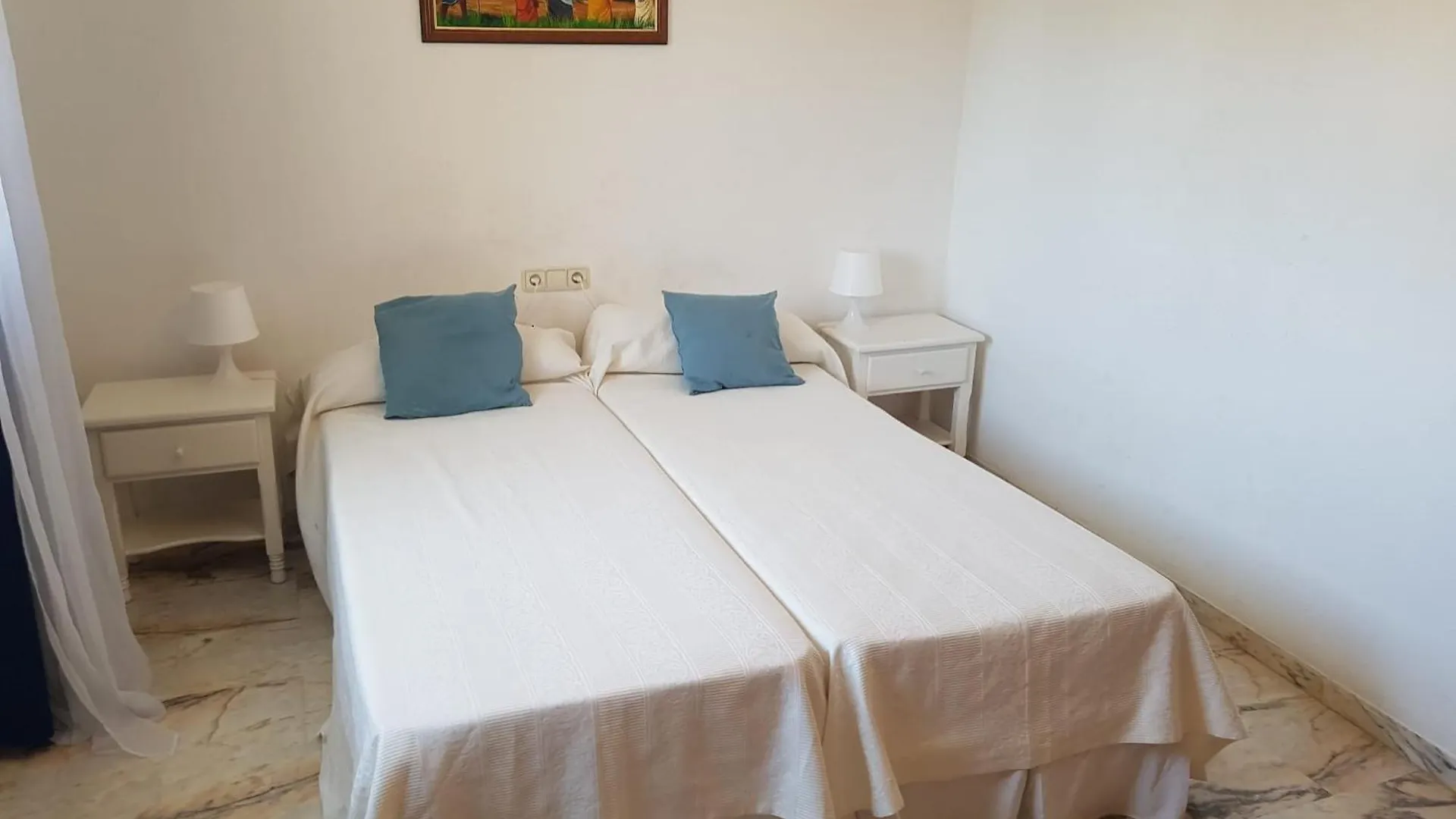 בנאלמדנה Espectacular Villa Puerto Marina Playa ספרד